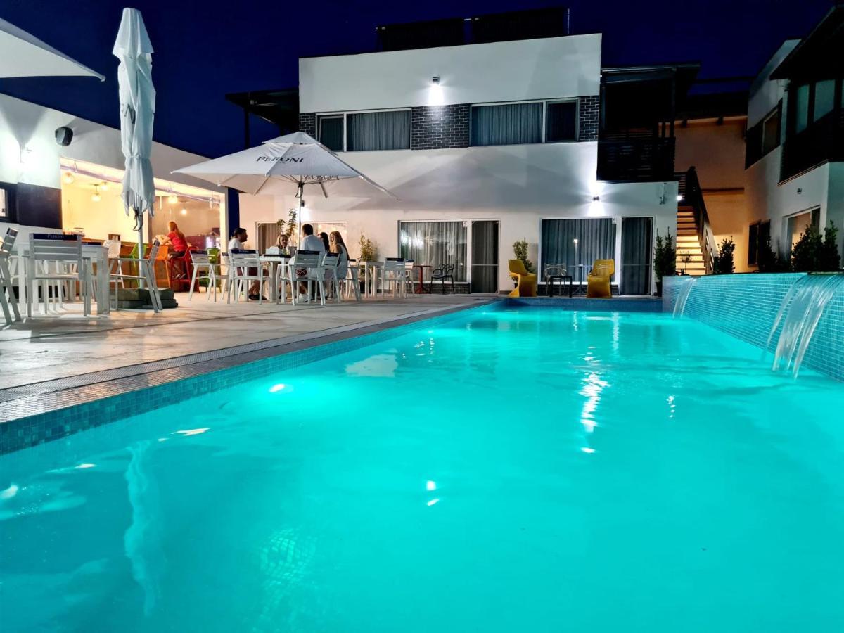 Bunga Bunga Resort Mamaia Nord 那沃达利 外观 照片