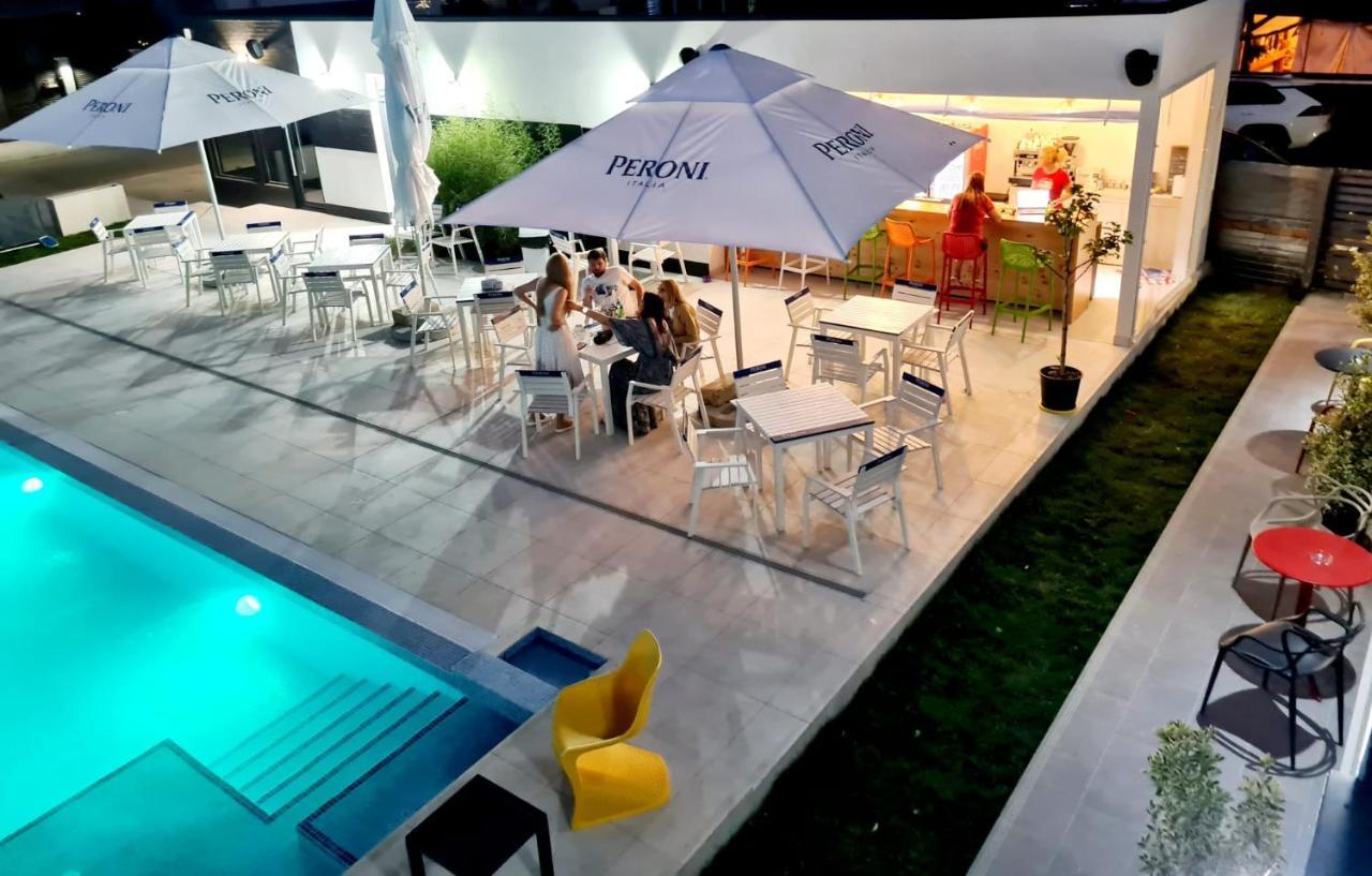 Bunga Bunga Resort Mamaia Nord 那沃达利 外观 照片