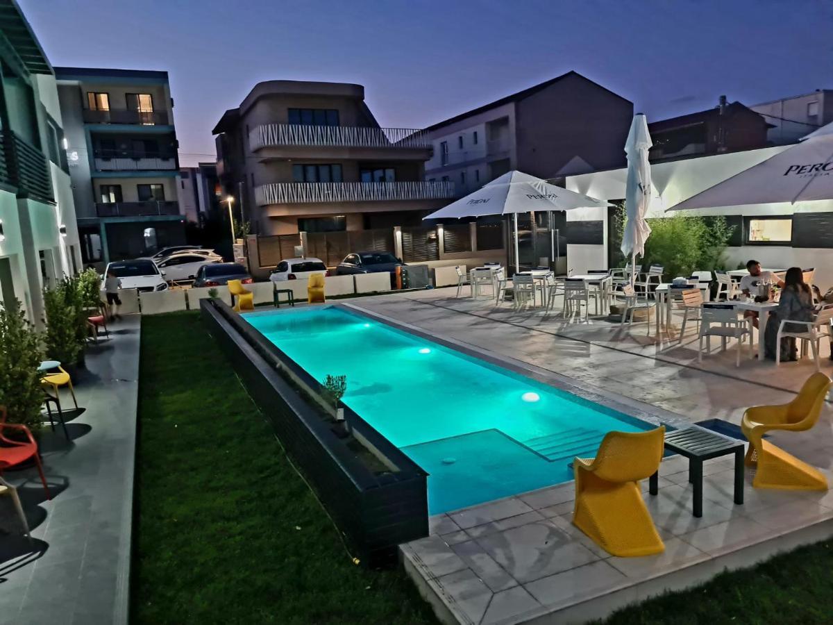 Bunga Bunga Resort Mamaia Nord 那沃达利 外观 照片