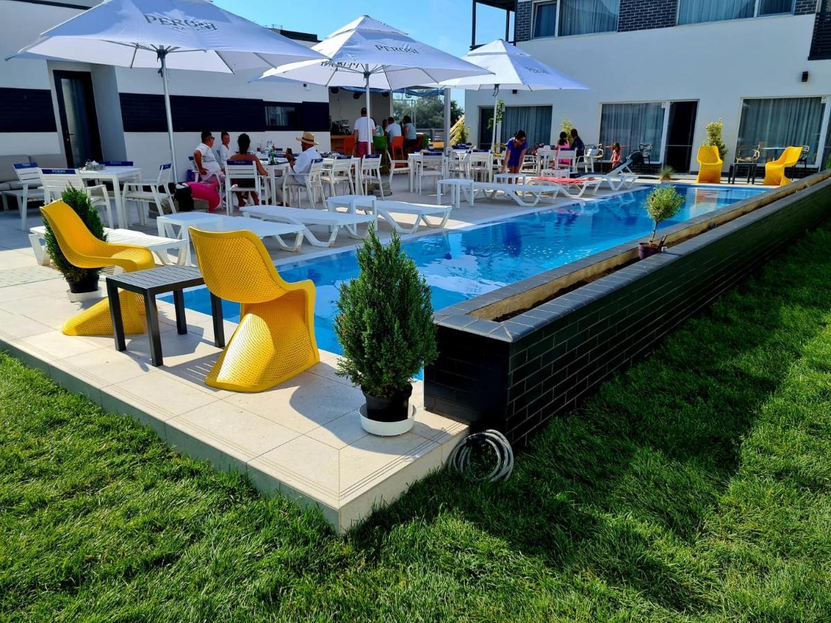Bunga Bunga Resort Mamaia Nord 那沃达利 外观 照片