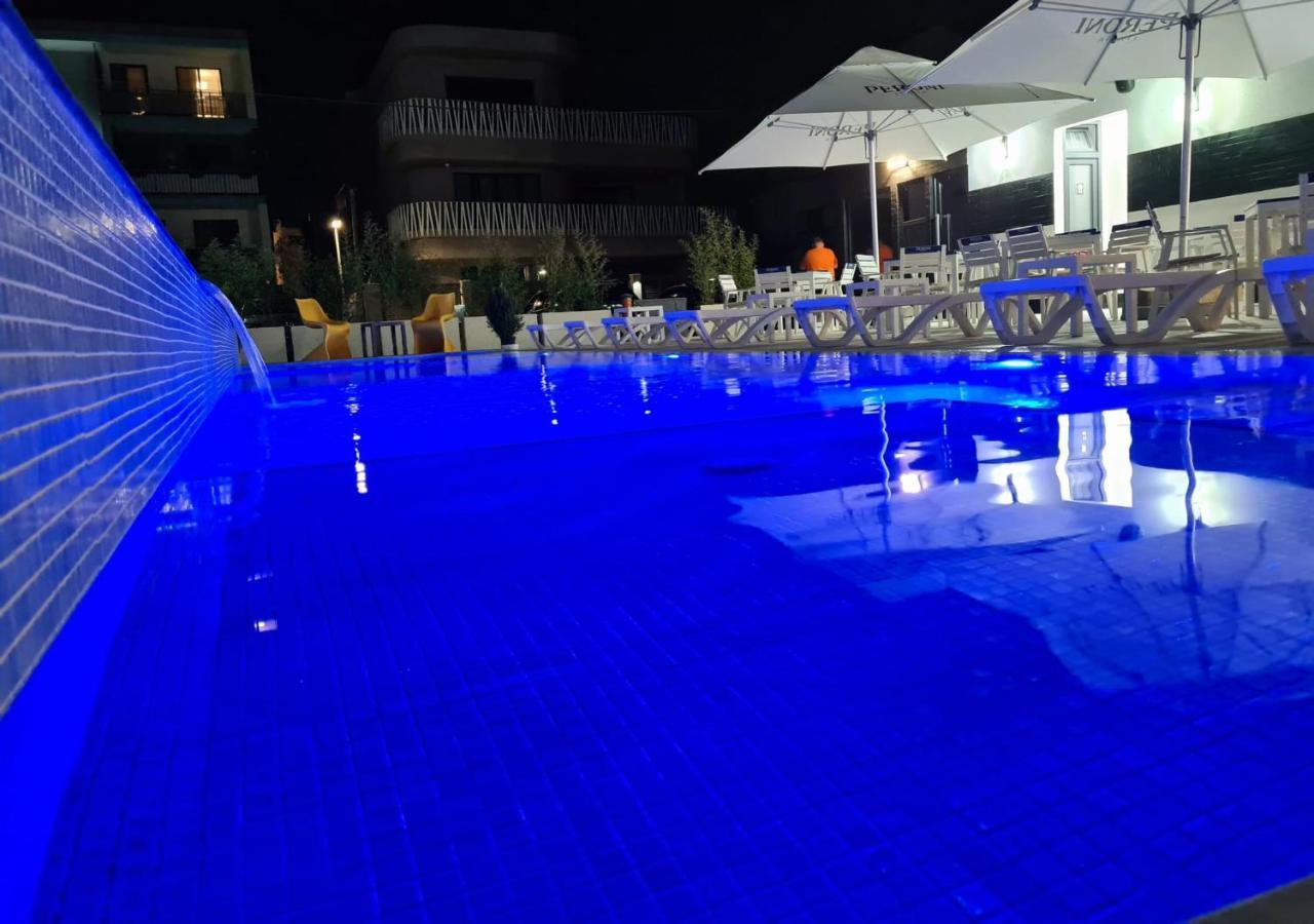Bunga Bunga Resort Mamaia Nord 那沃达利 外观 照片