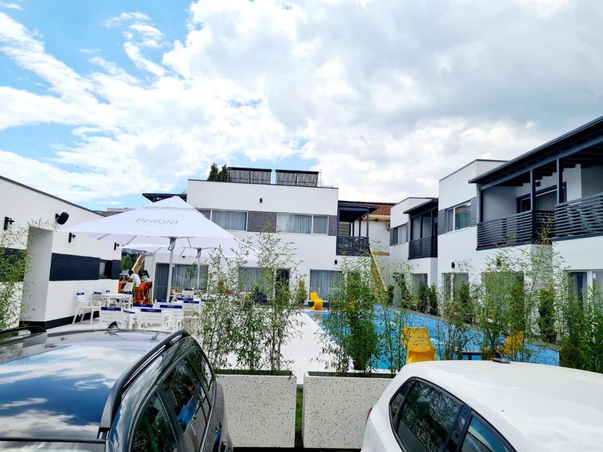 Bunga Bunga Resort Mamaia Nord 那沃达利 外观 照片