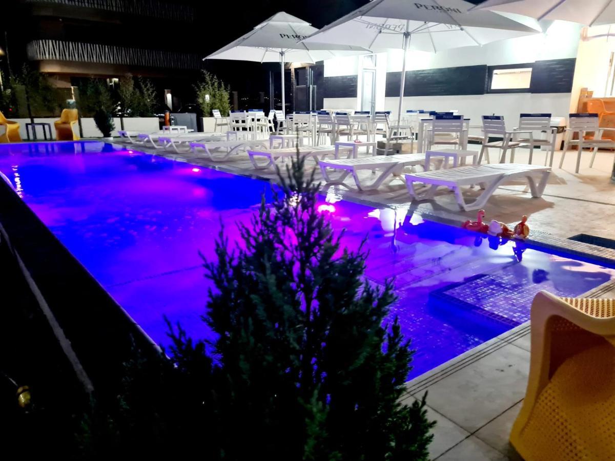 Bunga Bunga Resort Mamaia Nord 那沃达利 外观 照片