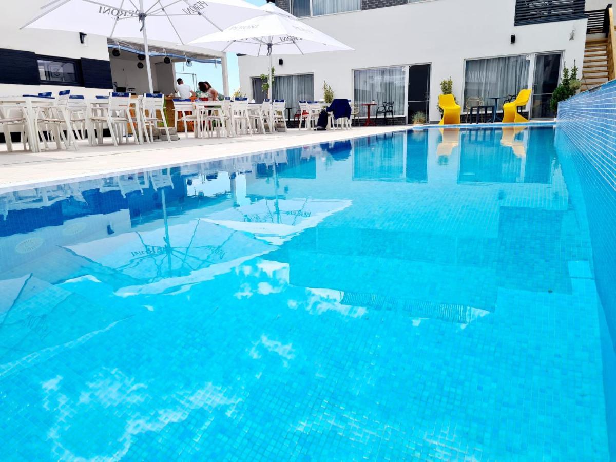 Bunga Bunga Resort Mamaia Nord 那沃达利 外观 照片