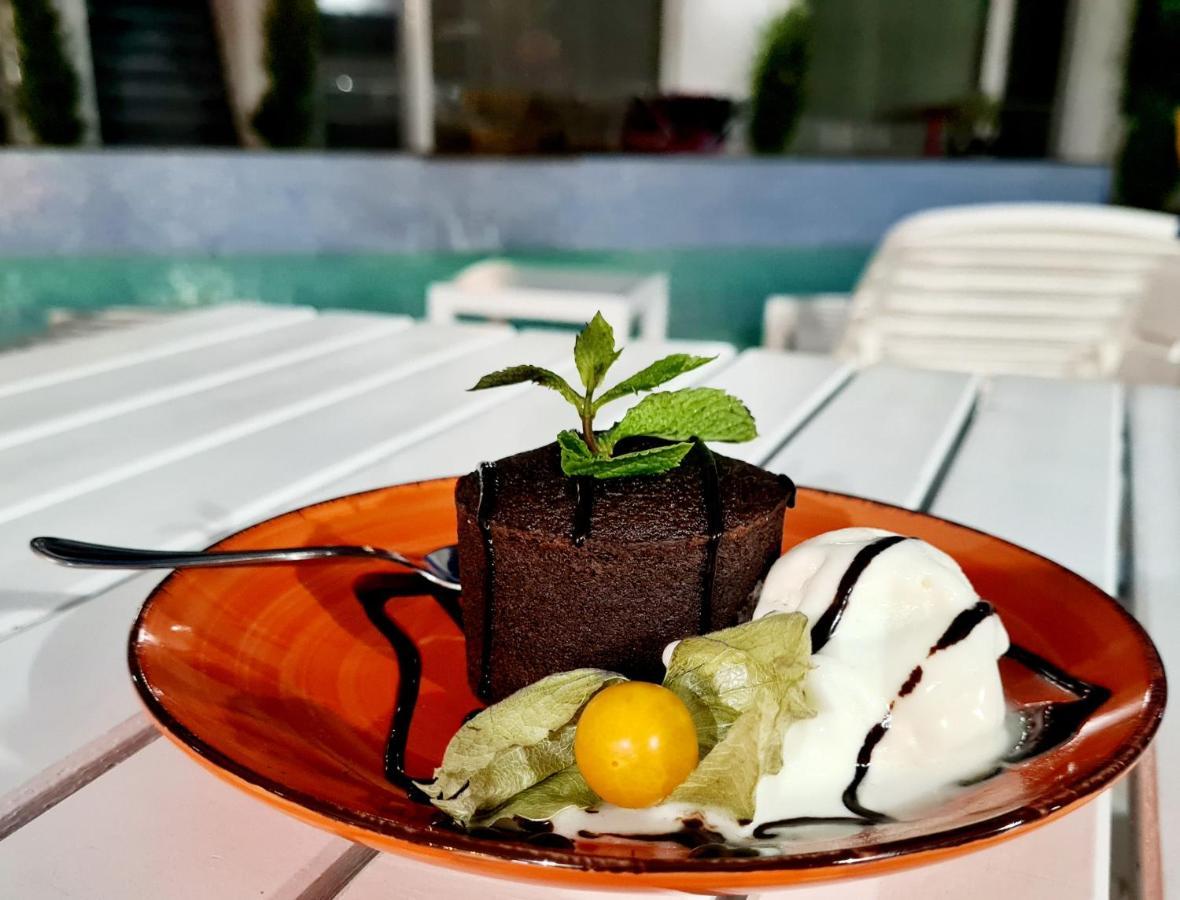 Bunga Bunga Resort Mamaia Nord 那沃达利 外观 照片