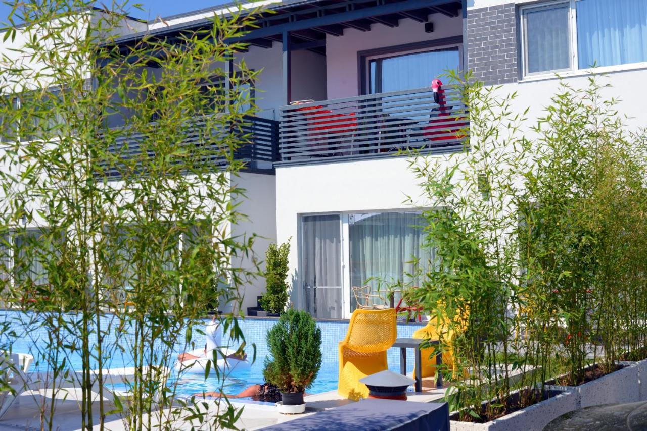 Bunga Bunga Resort Mamaia Nord 那沃达利 外观 照片