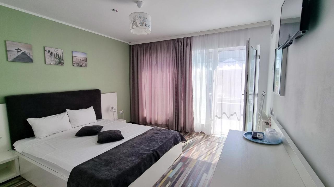Bunga Bunga Resort Mamaia Nord 那沃达利 外观 照片
