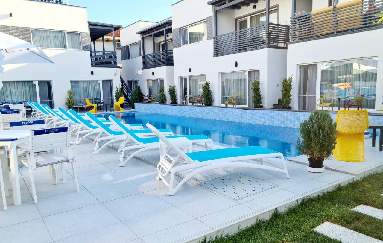Bunga Bunga Resort Mamaia Nord 那沃达利 外观 照片