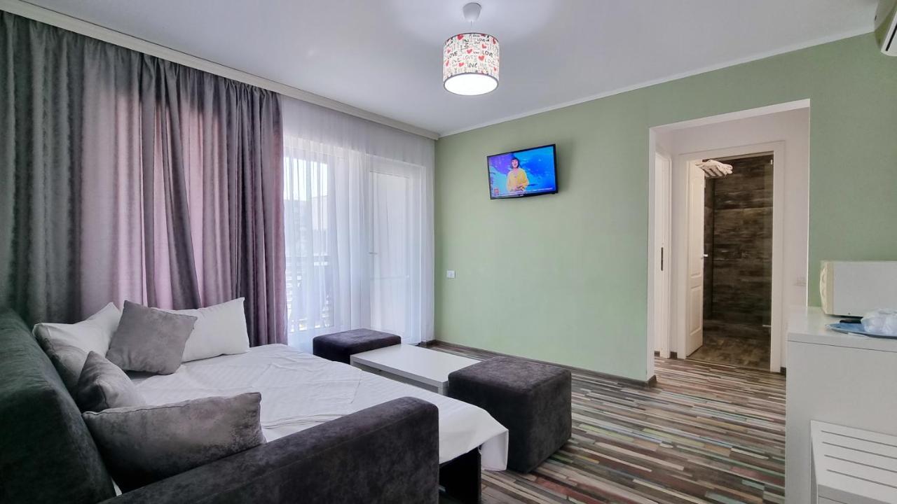 Bunga Bunga Resort Mamaia Nord 那沃达利 外观 照片