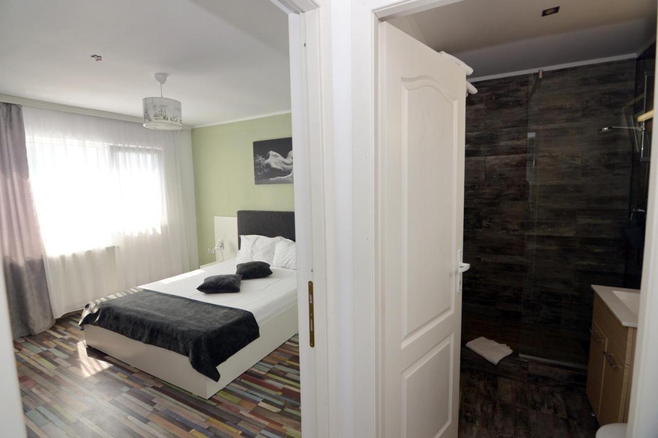 Bunga Bunga Resort Mamaia Nord 那沃达利 外观 照片